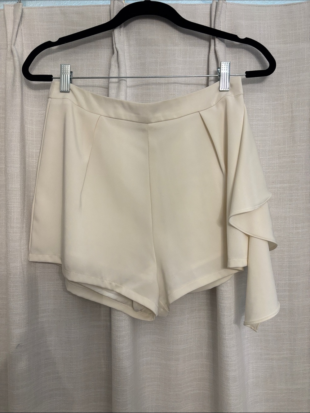 After Market Elegant White Ruffle Overlay Women's Shorts, Size Medium